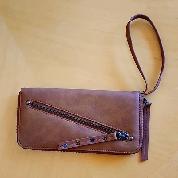 Free People NWOT distressed vegan wallet! - Picture 1 of 8